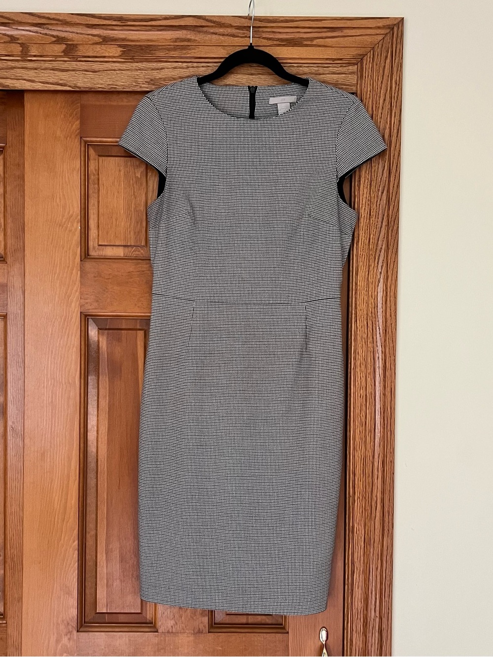 H&M Gray Houndstooth Midi Sheath Dress